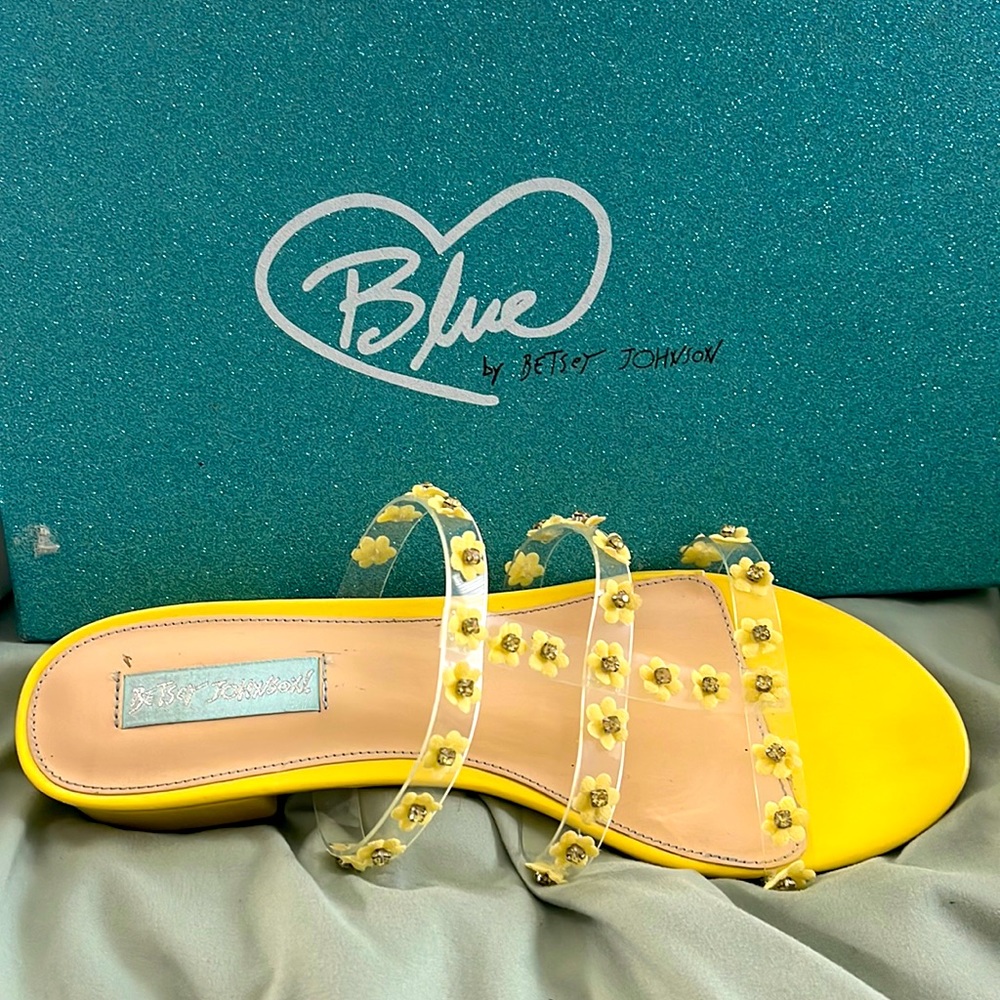 Betsey Johnson Blue by Betsey Johnson Arlyn yellow floral sandal. Size 8